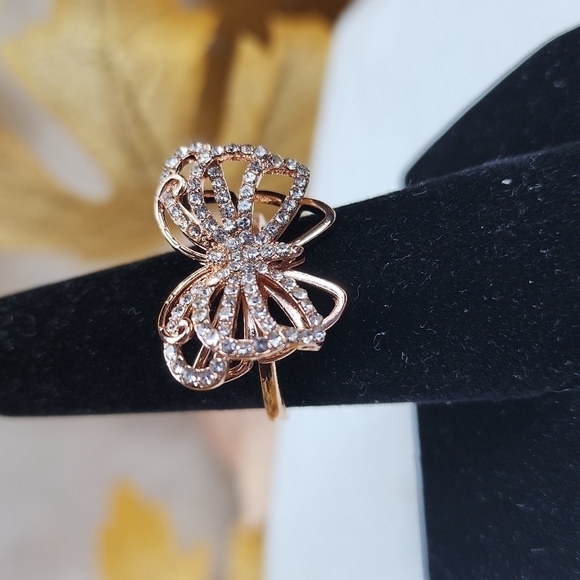 🎄NWOT BUTTERFLY RING🎄 - Picture 2 of 4